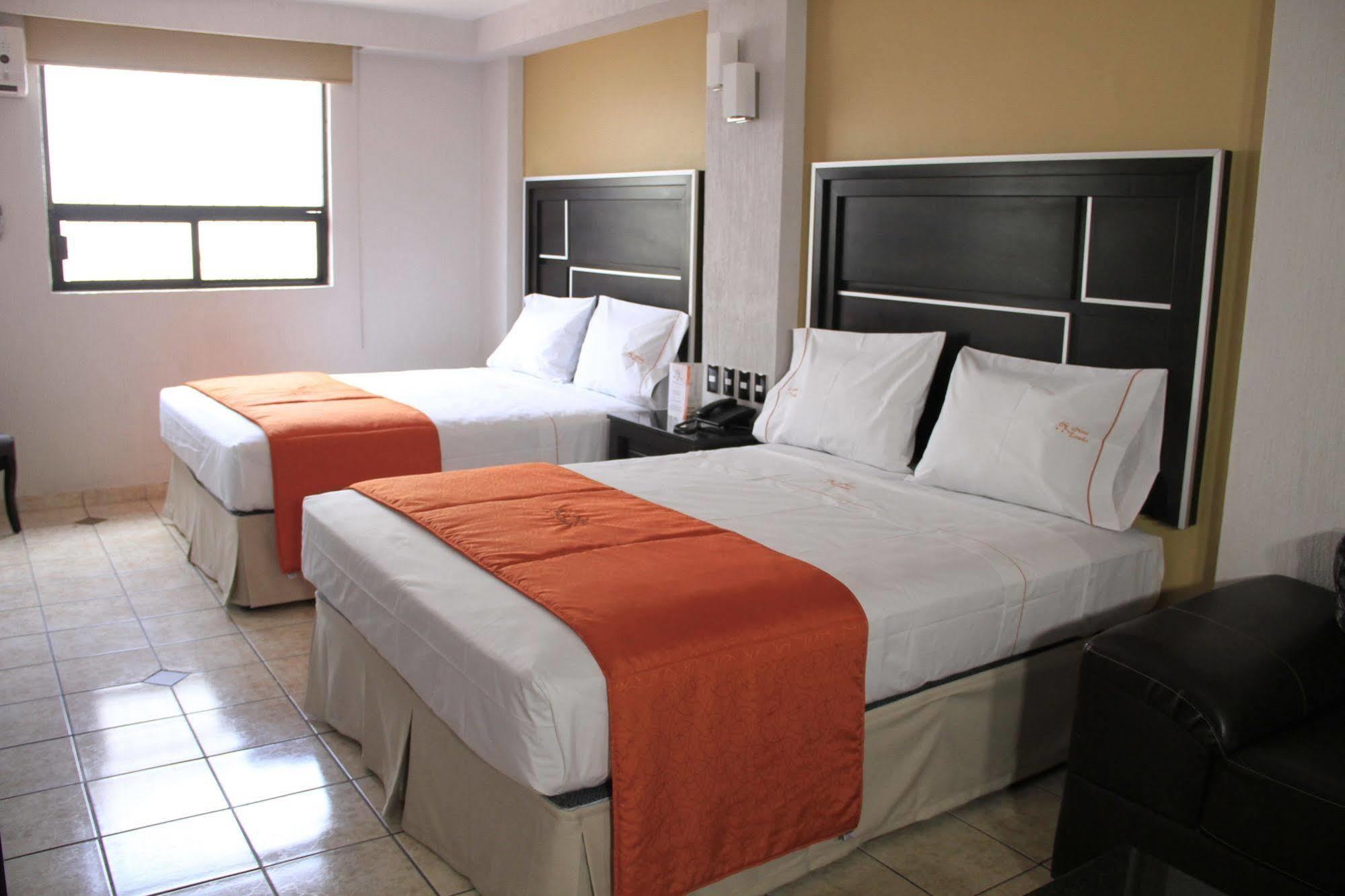 Hotel Estadio Гуадалахара Екстериор снимка