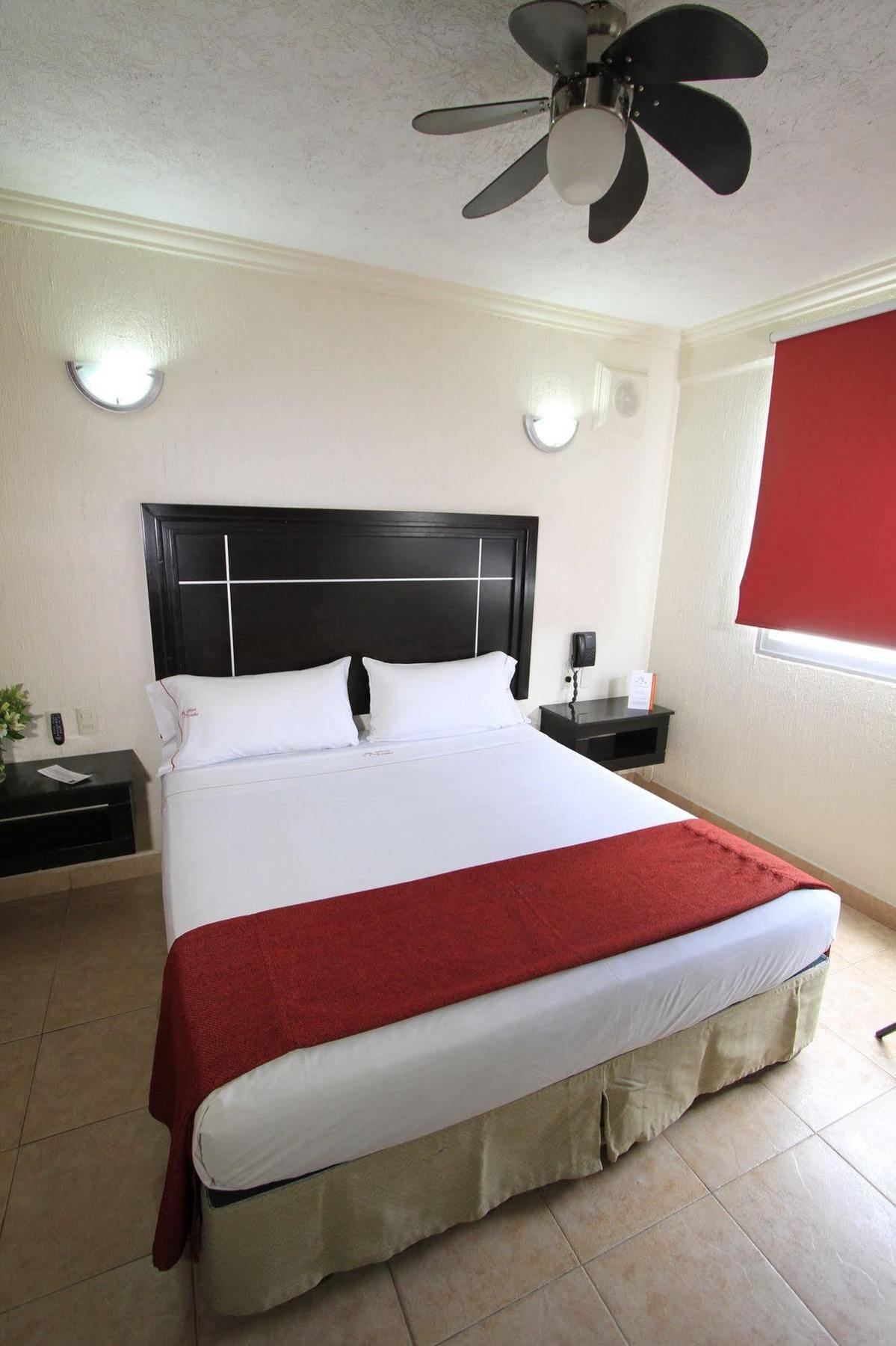 Hotel Estadio Гуадалахара Екстериор снимка