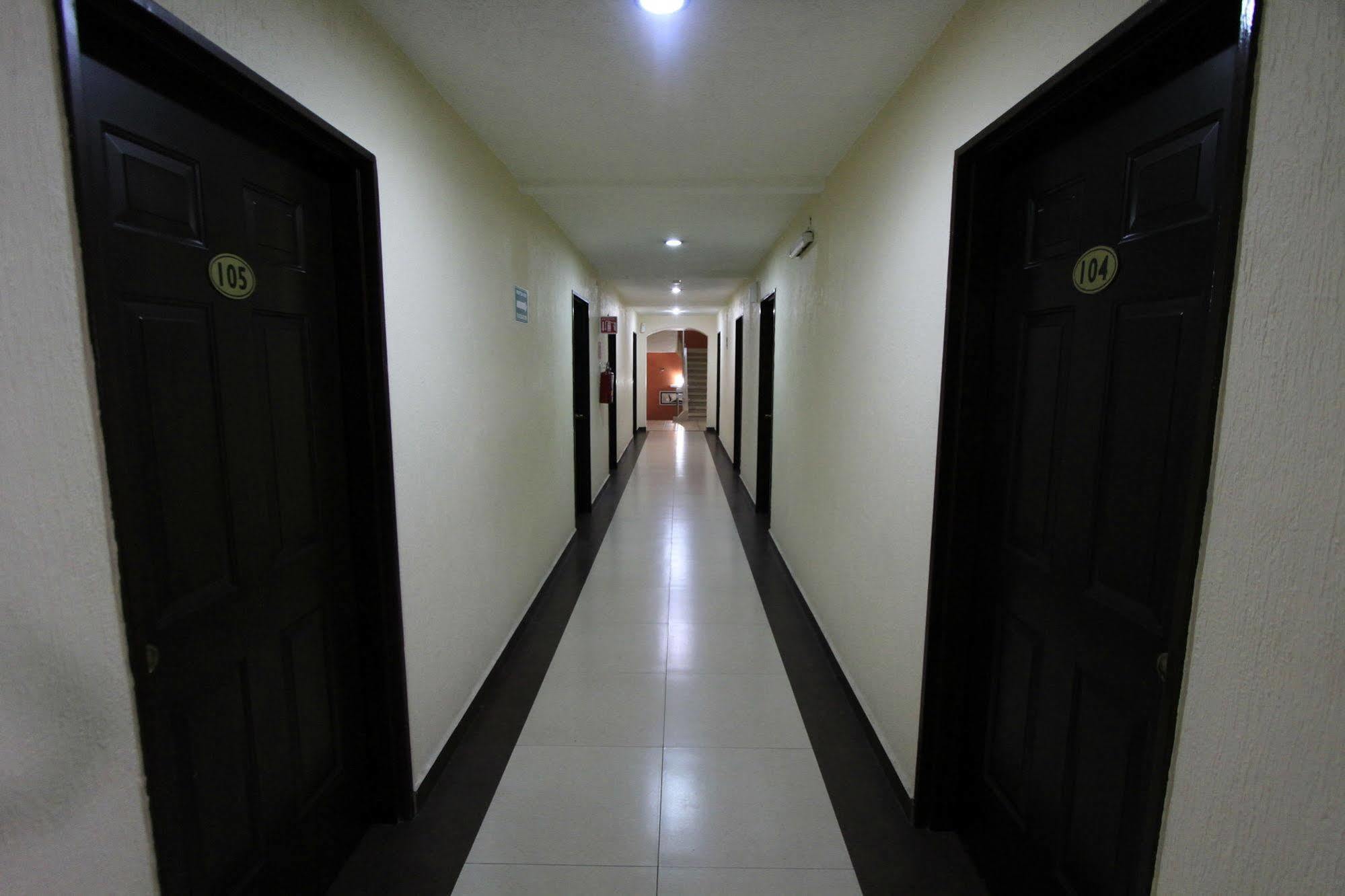 Hotel Estadio Гуадалахара Екстериор снимка